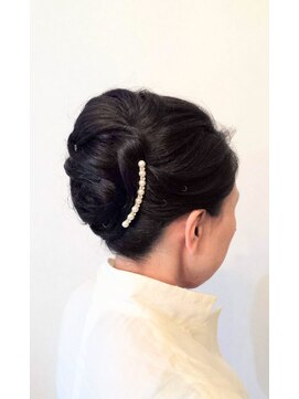 ココン(cocon) 夜会巻きアレンジ