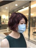 ウェーブボブスタイル　ハイライトレッドカラー