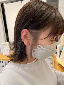 ルチオ(Lucio) 20代30代40代人気インナーカラー外ハネボブスタイル！グレージュ