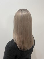 イルミ(iLUMi)&nbsp;iLUMi　×　ベージュカラー