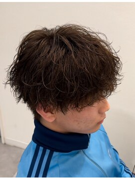 オーシャントーキョー 仙台(OCEAN TOKYO) 緩め波巻きブラウンマッシュ刈り上げ