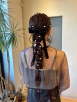 グラッド ナチュラル ヘアー(glad NATURAL HAIR)&nbsp;リボン付きタイト編みアレンジ