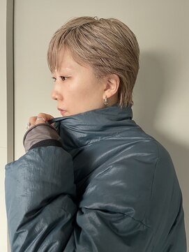 シアター(CIARTOR) ミルクティーブロンド/ピクシーカット