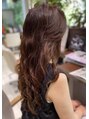 ヘアーリゾートエヌスタイル Hair Resort n-style サイドの流れがポイントのふんわりウェーブ。