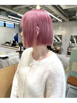 ホロ(hollo) 切りっぱなし_ホワイトピンク_タッセルボブ_ミニボブ