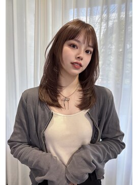 リリー(Lilley) 中顔面短縮！ワンカールで可愛いレイヤーカット