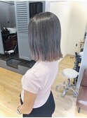切りっぱなしボブ・ダブルカラー・ミルクティグレー