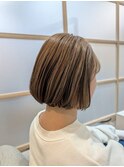 立体感で魅せる、大人のハイライトボブ。