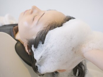 エン(EN)の写真/アロマヘアエステ＝ナノバブルで頭皮と髪をスッピンに!天然100%のアロマオイルを併用しリラックス&リセット