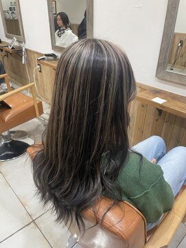 ノーム 横浜(NORM) グレー系ハイライトカラー