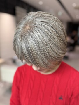 ステア ケース(stair case) 根元が伸びても気になりにくい白髪ぼかしリタッチ×ローライト