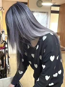 ブレイズヘアー(BLAZEhair) 【フルブリーチからの変化】グレーバレイヤージュ×ブリーチ2回