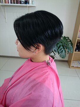 髪こうぼう 奇抜な前下がり