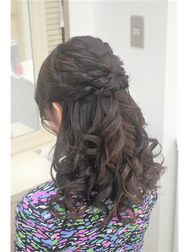 リサ 恵比寿(risa.) ねじりの華やかハーフアップ