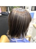 切りっぱなしボブ×ナチュラルハイライト