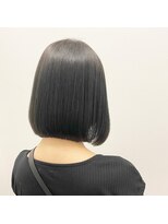 ミニボブ　バックシルエット