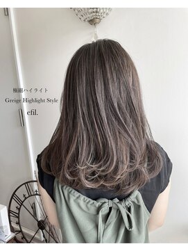 エフィル(efil.) 極細ハイライト×ミディアムスタイル