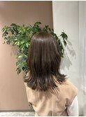 オリーブグレージュ