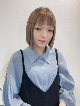 レア(LEA) 切りっぱなしボブ×オン眉