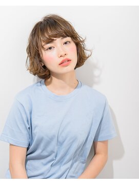 エイチバイシオミエイチ 神戸三宮(H by shiomi H) ゆるカジュアル外はねボブ