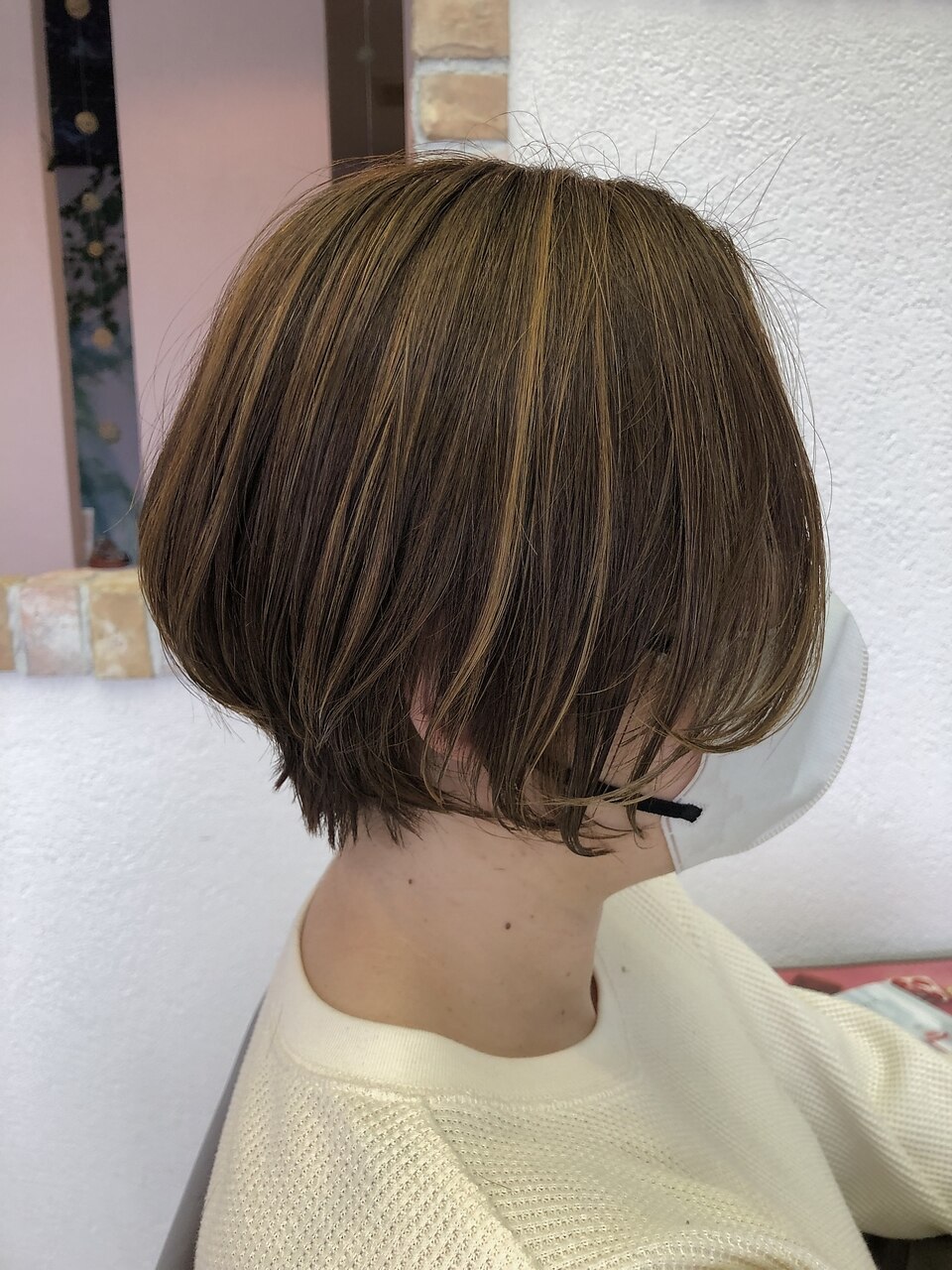 白髪ぼかしハイライト ×ゴールドベージュ ×ショートボブ