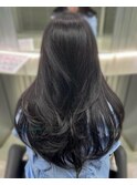 暗めカラーもレイヤーカットで軽さを♪