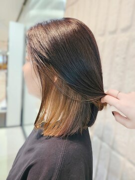 レイエレガンス(Rei Elegance) ブリーチなしのインナーカラーボブ