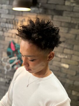 フォーコーナーズカットショップスリーセント 栄(FourCornersCutShop 3/cent) スパイキーアフロ
