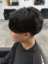 ヒュイル バイ ニアウ(Hwyl by Niau)&nbsp;MEN’S HAIR/ニュアンスパーマ/刈り上げセンターパート/伊勢崎