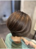 ハイライト×大人ショートボブで叶う、小顔シルエット