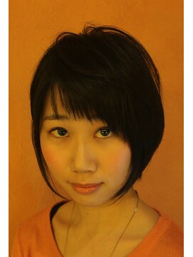 セレニーテ(SERENITE) ナチュラル前下がりショートボブ