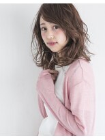 揺れ動く、ウェットにかわいいシェイクヘア