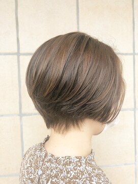 サヴォイ ヘア ドレッシング(SAVOY HAIR DRESSING) 襟足スッキリ　前下がりショートボブ