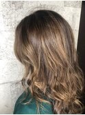 愛され巻き髪ヘアー