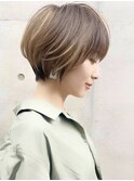 大人可愛い前髪ありのひし形耳掛けショートボブ 20代30代40代