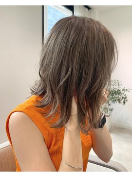 ヨーク(YOKE) 結べる切りっぱなしボブロブミルクティーアッシュグレージュ