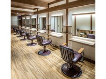 ☆美容室では珍しい和モダンな落ち着いた雰囲気の店内です☆