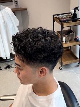 グルーマーズトウキョウ(GROOMER/S TOKYO) 【GROOMER/S】 ラフカール パーマ スタイル スペインカール