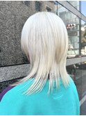 ウルフカットレイヤーカットウルフショートホワイトカラー