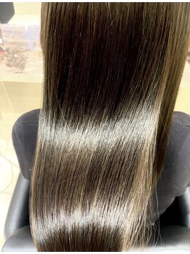 クララ オサエンドウリ(CLALA. Osaendori) 髪質改善トリートメントでお悩みを改善