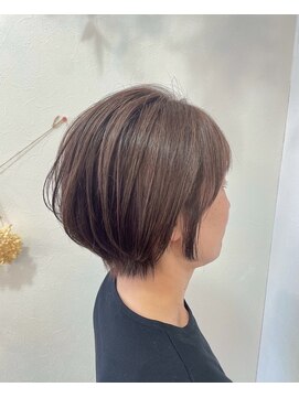 リリー LILY ヘアー メイク HAIR アンド & MAKE アッシュブラウンココアブラウン大人キレイなゆるふわボブ