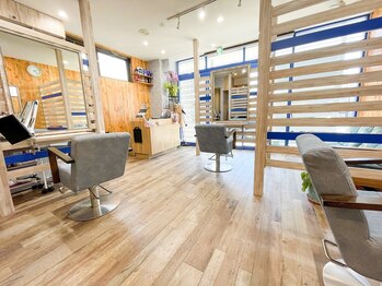 ブライト(Bright)の写真/贅沢な貸切空間が魅力★マリンスタイルの爽やかな店内が居心地いい、stylist1名のみのプライベートサロン