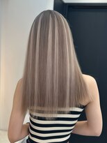 ラピス 福岡天神店(Lapis) ホワイトシルバーミルクティー×ホワイトメッシュハイライト