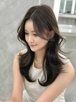 マウルルナ(MAEUL luna)&nbsp;レイヤー　くびれ巻き　センター分け前髪『MAEUL luna 桔川』