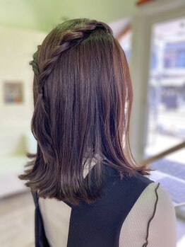日本人の髪に合わせて作られた《iNOA》♪髪へのダメージが最小限のグレイカラーを是非お試し下さい◎