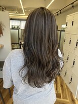 リジー(Litzy)&nbsp;柔らかベージュ×ハイライト