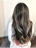 20代30代ホワイトシルバーバレイヤージュカラー