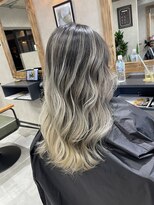 サニー 渋谷(SUNNY)&nbsp;バレイヤージュ、ハイライト、レイヤーロング、グレーベージュ