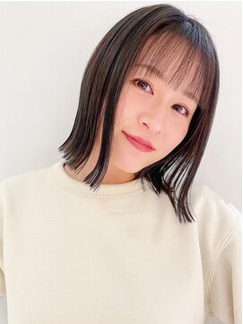 アルシュインプレッション 暗髪切りっぱなしボブ
