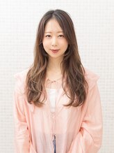 美容師歴15年　河本 美咲　明るめ白髪染め/顔まわりの似合わせ大人女性のレイヤーカットも得意です